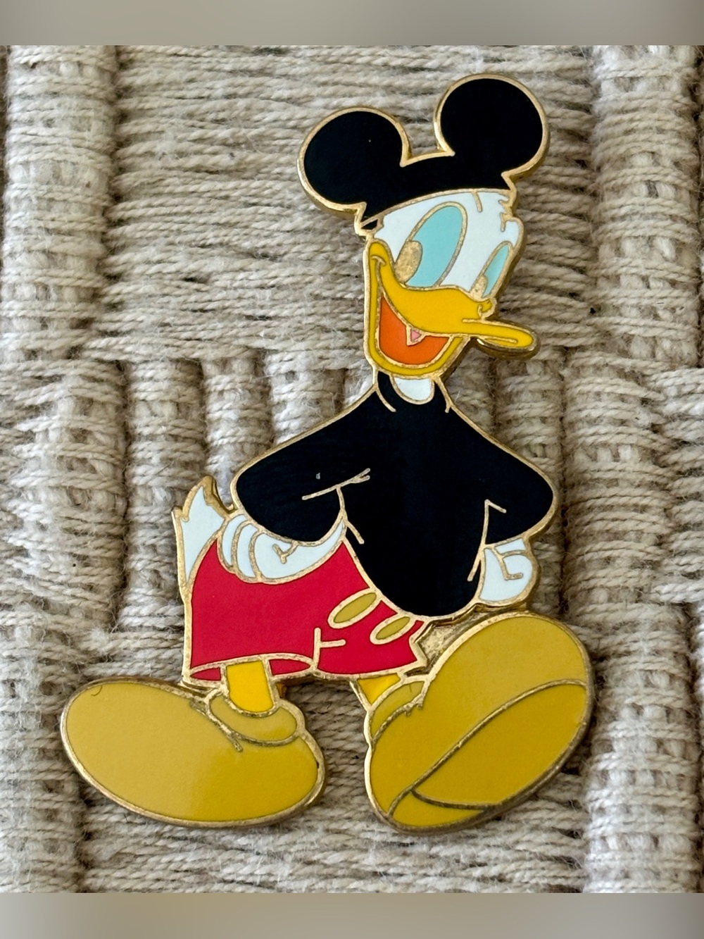 DISNEY 2005 “The Real Mickey Mouse Series” Donald Duck Pin